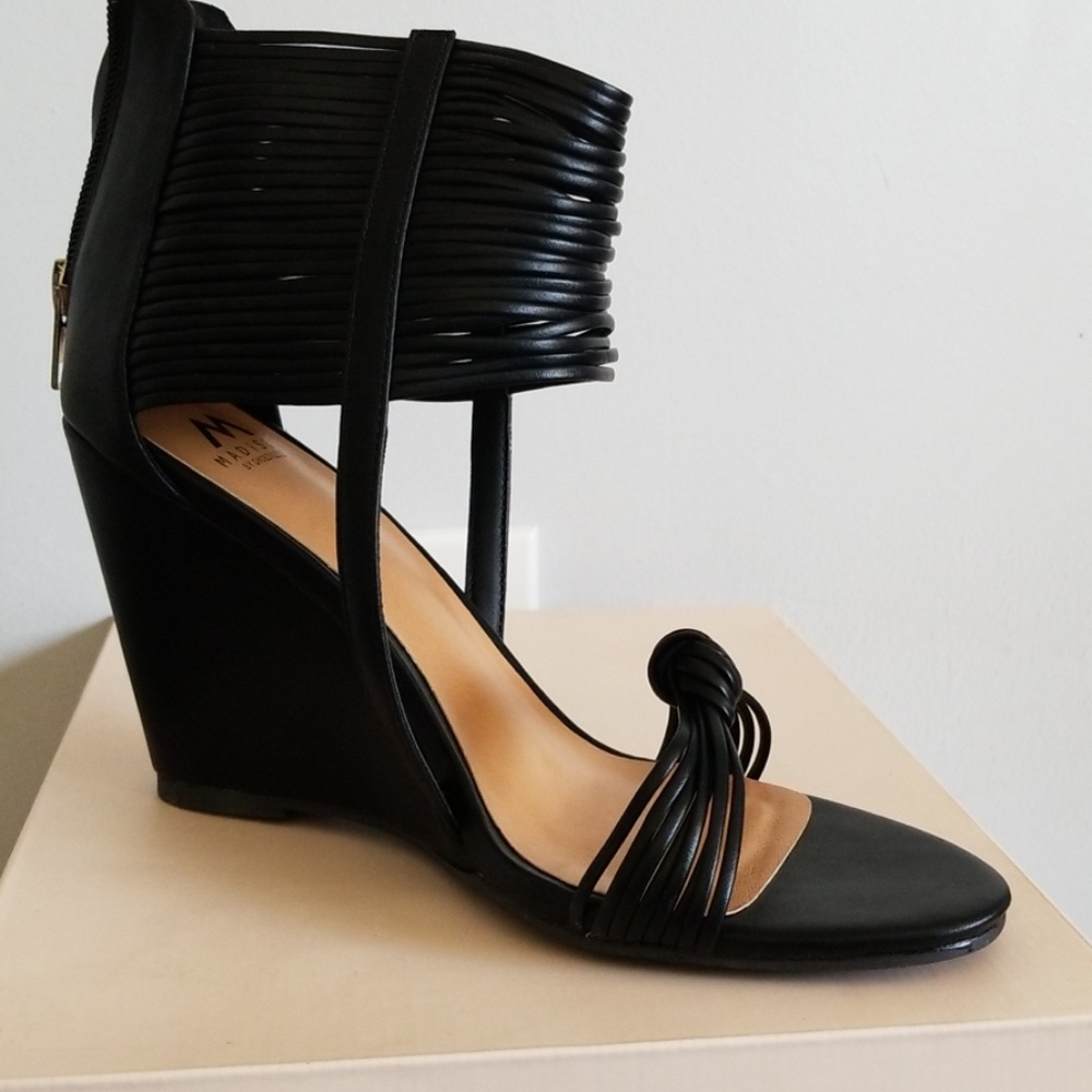 Shoe Dazzle Maura size 7.5